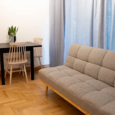 Luxury 12-4 Apartment