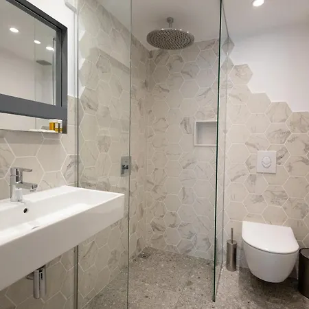 Luxury 12-4 * Plovdiv
