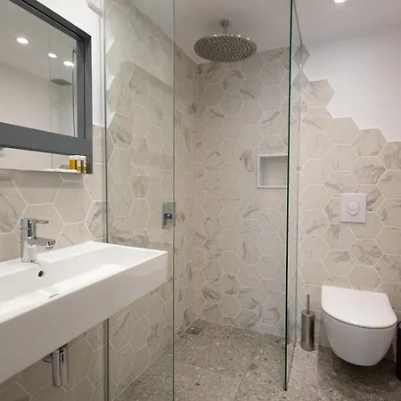Luxury 12-4 Apartment *