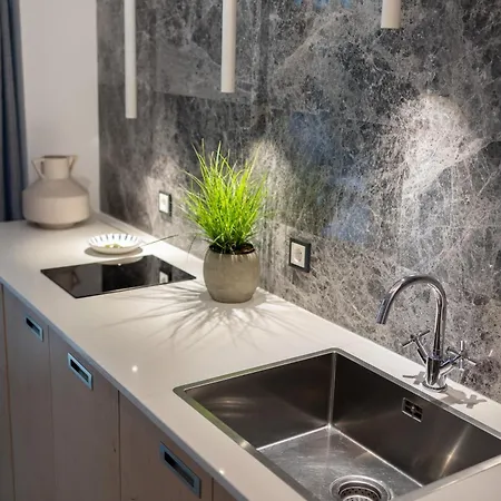 Luxury 12-4 * 플로브디프